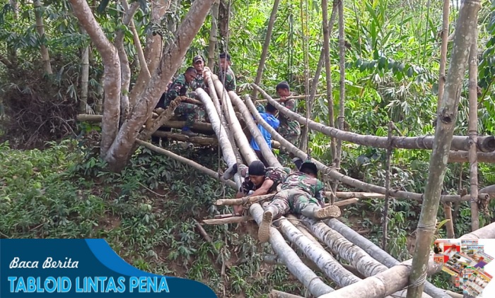 Satgas Yonarmed 5/Pancagiri, Dirikan Jembatan Bambu