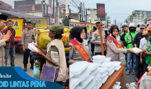 Polres Tasik Kota Bagikan Ratusan Paket Nasi Siap Saji di Tugu Asmaul Husna