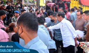 -(1) Presiden Jokowi Bagikan Sembako Kepada Masyarakat di Kota Bogor