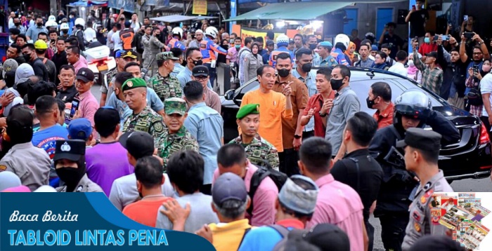 Antusiasme Warga Bogor Antre Sembako dari Presiden Jokowi