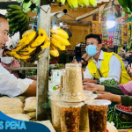 Kunjungi Pasar Malindungi, Presiden Jokowi Bagikan Bansos dan Cek Harga Kebutuhan Pokok