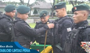 Cara Danyonif Beri Penghargaan tertinggi Pada Upacara Korps Kenaikan Pangkat Prajurit Raider 300