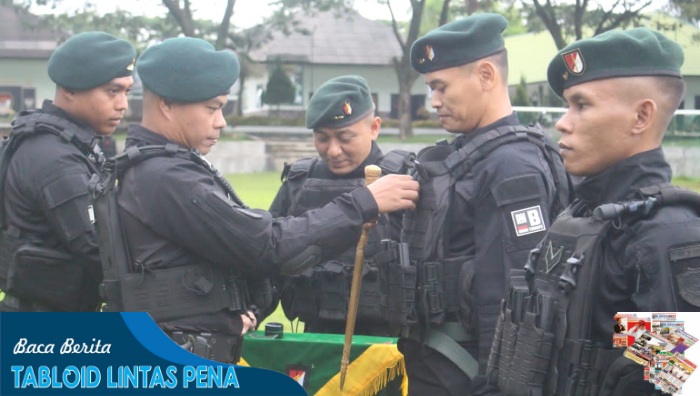 Cara Danyonif Beri Penghargaan tertinggi Pada Upacara Korps Kenaikan Pangkat Prajurit Raider 300