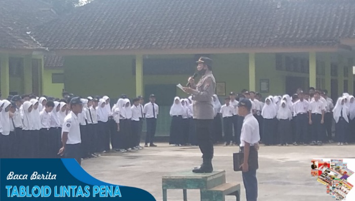 Kapolsek Taraju AKP Agus Irianto SH Melaksanakan Upacara Pembinaan dan Penyuluhan Kepada Guru Guru dan Pelajar SMPN 1 Taraju