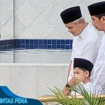 Ganjar dan Jokowi Kompak Jumatan Bareng di Masjid Sheikh Zayed Solo