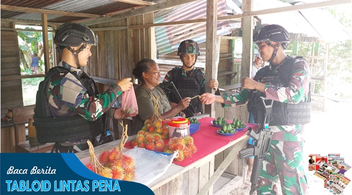 Bantu Menggerakkan Roda Perekonomian, Satgas Yonif 132/BS Borong Hasil Bumi Masyarakat