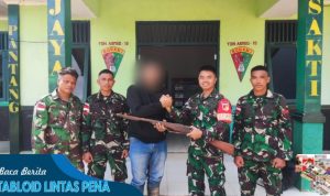 Wadan Satgas Pamtas RI-MLY Yonarmed 19/105 Trk Bogani Terima Senpi Rakitan Dari Warga Perbatasan Secara Sukarela.