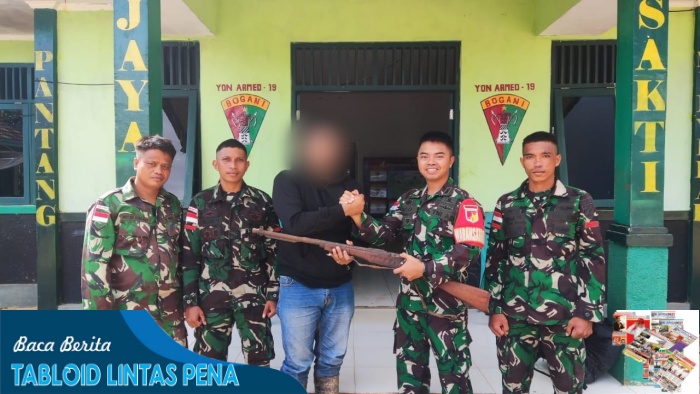 Wadan Satgas Pamtas RI-MLY Yonarmed 19/105 Trk Bogani Terima Senpi Rakitan Dari Warga Perbatasan Secara Sukarela.