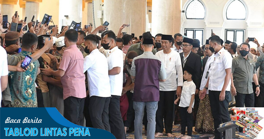 Nikmati Akhir Pekan, Presiden Jokowi Ajak Cucu Salat Jum’at Berjemaah di Masjid Sheikh Zayed