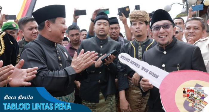 Menhan Prabowo Subianto Beri Bantuan 20 Unit Ambulans untuk Tanah Minang