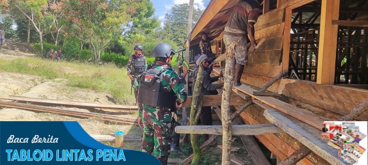 Prajurit Yonif 721/Mks Bersama Warga Tima Gelar Karya Bakti Membangun Aula Gereja