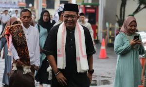 - Bupati Ade Sugianto Melaksanakan Salat Idulfitri Bersama Warga