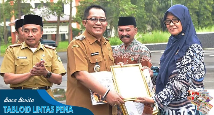 Bupati Ade Sugianto Pimpin Apel dan Lepas Purna Bakti PNS