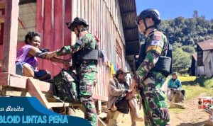 Patroli Pelayanan Kesehatan dari Satgas Yonif 721/Mks untuk Masyarakat Papua.