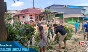 Perindah Lingkungan Desa, Satgas TMMD Reguler ke-116 Kodim 1203/Ktp Dan Warga Gelar Kerja Bakti.