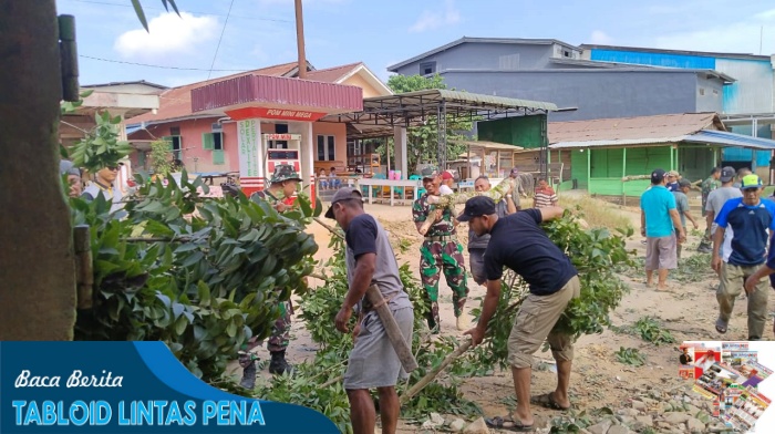 Perindah Lingkungan Desa, Satgas TMMD Reguler ke-116 Kodim 1203/Ktp Dan Warga Gelar Kerja Bakti.