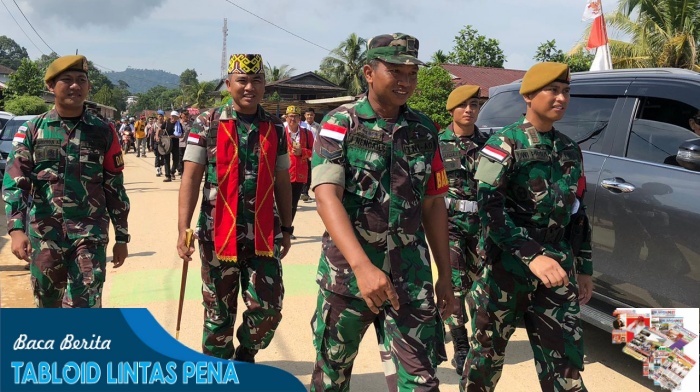 Turut Hadiri Gawia Sowa Jagoi, Satgas Yonarmed 16/TK Bantu Pengamanan Jalannya Acara