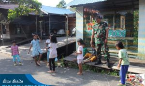 Keceriaan Anak-Anak Saat Bermain Dengan Satgas TMMD Reguler Kodim 1012/Buntok