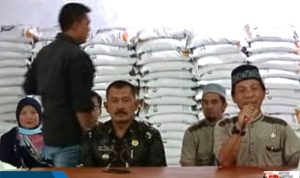 Pemdes Tanjungsari Kecamatan Sukaresik Kembali Salurkan Bantuan Sosial Pangan Beras Tahap Ke-3