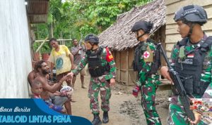 Satgas Yonif 132/BS Berbagi Kebahagiaan Dengan Memberikan Sembako Kepada Masyarakat