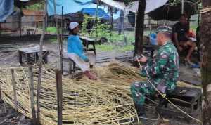 Wujud Pengabdian, Satgas TMMD Reguler Ke-116 Bantu Aktivitas Dan Pekerjaan Warga