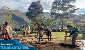 Jalin Silaturahmi, Satgas Yonif 721/Mks Bantu Seluruh Proses Pemakaman Warga