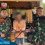 Satgas Pamtas Yonarmed 16/TK Menerima Penyerahan Senapan Api Dari Masyarakat Perbatasan