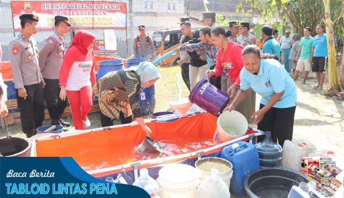 Polri Salurkan Bantuan Air Bersih Atasi Kekeringan di Grobogan