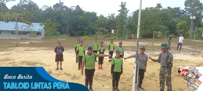 Tumbuhkan Kedisiplinan Generasi Muda Satgas Pamtas RI-Mly Yonarmed 10 Bradjamusti Ajarkan Peraturan Barus - Berbaris Siswa SMP