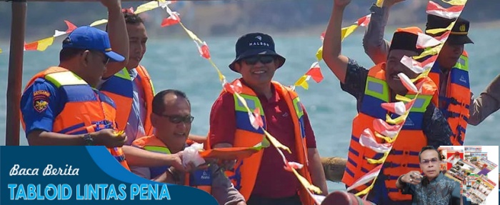 Bupati Ade Sugianto Hadiri Syukur Laut di Pantai Sindangkerta