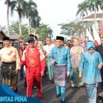 Pangdam XII/Tpr Bersama Forkopimda Jalan Kaki Ikuti Karnaval Semarak Merah Putih Khatulistiwa