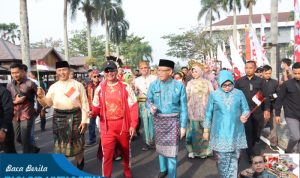 Pangdam XII/Tpr Bersama Forkopimda Jalan Kaki Ikuti Karnaval Semarak Merah Putih Khatulistiwa