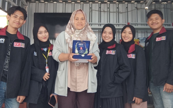 Mahasiswa Muhammadiyah Malang Membantu Mengembangkan UMKM Dapur Tio di Mulyorejo Resident Melalui Program Pengabdian Kepada Masyarakat oleh Mahasiswa (PMM)