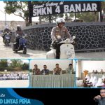 Kendarai Vespa, Kapolres Banjar Sambangi SMKN 4 Banjar dan Bagikan Paket Sembako