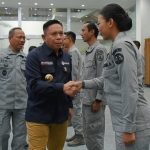 Dua Hari Menjabat, Kepala Bakamla RI Melepas Personel Latihan ke Korea Selatan