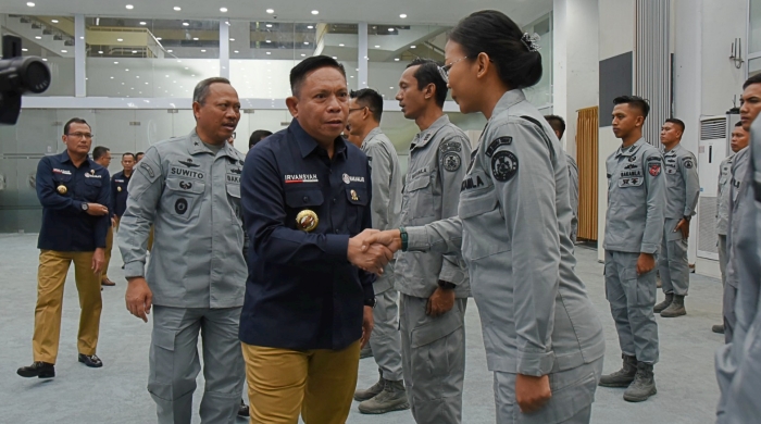 Dua Hari Menjabat, Kepala Bakamla RI Melepas Personel Latihan ke Korea Selatan