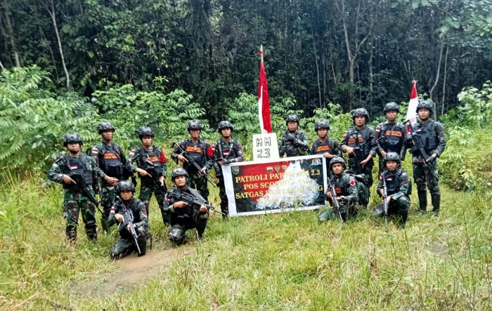 Meski Medan Sulit Satgas Yonif 122/TS Pos Scofrolama Melaksanakan Patroli Patok MM 2.3 Batas Negara RI-PNG