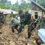 Peduli Sesama Satgas Pamtas RI-PNG Yonif 122/TS Pos Ampas Membantu Prosesi Pemakaman Masyarakat Kampung Ampas Perbatasan Papua