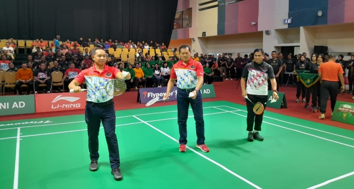 Kasad Buka Gelaran Kasad Cup Badminton Exhibition Match 2023