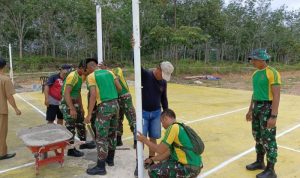 -- 11---- Satgas Pamtas RI-MLY Pos Koki 1 Mentari Laksanakan Kegiatan Karya Bhakti Gotong-royong Pembuatan Lapangan Volley Bersama Warga