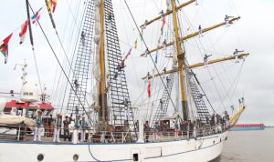 Sang Legendaris KRI Dewaruci Kembali Kembangkan Sayap Layar Planjib Jib Dastur