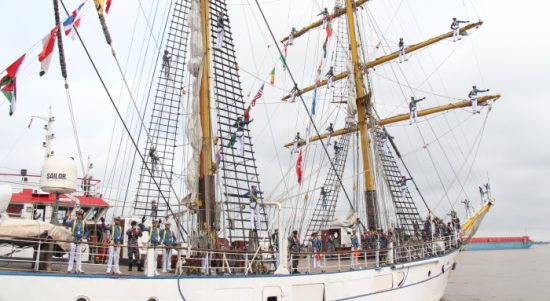 Sang Legendaris KRI Dewaruci Kembali Kembangkan Sayap Layar Planjib Jib Dastur