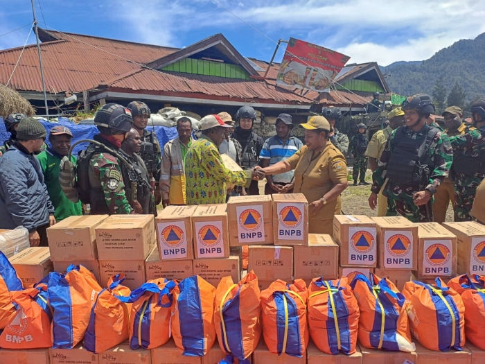 Sinergitas TNI - Pemda Kabupaten Puncak Atasi Kesulitan Masyarakat Gome