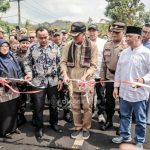 Bupati Ciamis H.Herdiat Resmikan Jembatan Ampera Banjaranyar di Desa Sindangrasa