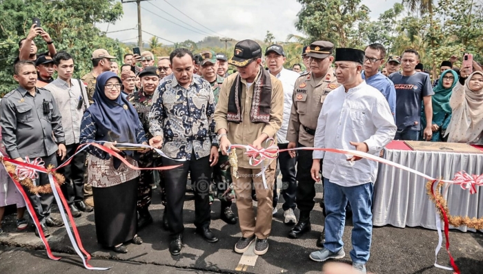 Bupati Ciamis H.Herdiat Resmikan Jembatan Ampera Banjaranyar di Desa Sindangrasa