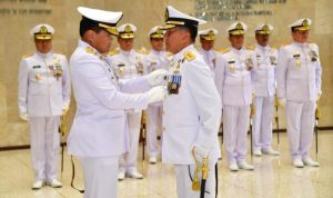 Kasal Sematkan Tanda Kehormatan Bintang Jalasena Pratama Kepada 18 Perwira Tinggi TNI