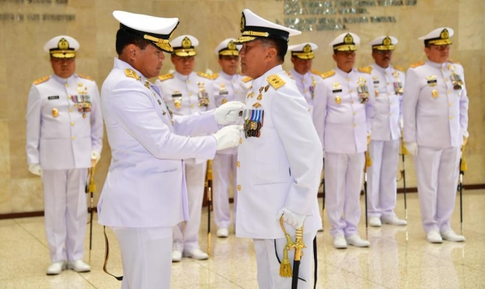 Kasal Sematkan Tanda Kehormatan Bintang Jalasena Pratama Kepada 18 Perwira Tinggi TNI
