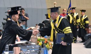 Kepala Bakamla RI Sandang Gelar Doktor, Hingga Predikat Cum Laude