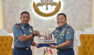 Perkuat Silaturahmi, Gubernur AAL Terima Kunjungan Kerja Danpuskopaska TNI AL