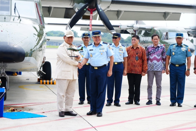 Menhan Prabowo : “NC-212i Perkuat TNI Angkatan Udara”